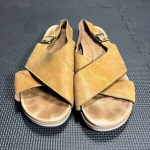UGG Womens Tan Leather Cross Strap Sandals Size 10 Adjustable Buckles